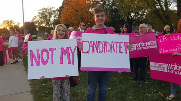 planned-parenthood-iowa-supporters-stop-lying-carly-fiorina.jpg